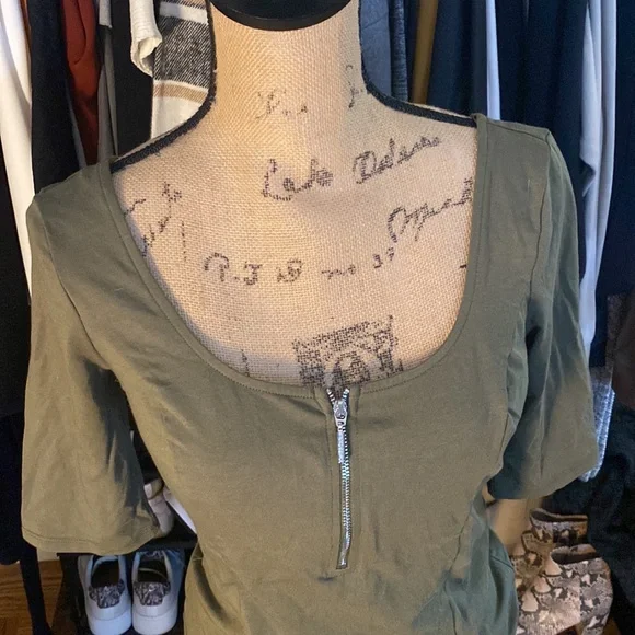 Guess Top - Picture 1 of 8